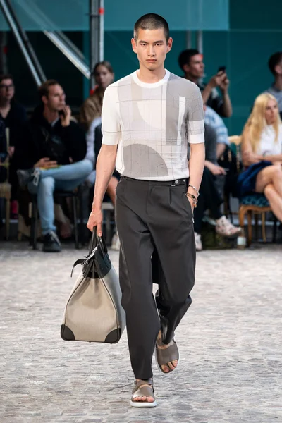 Look 22